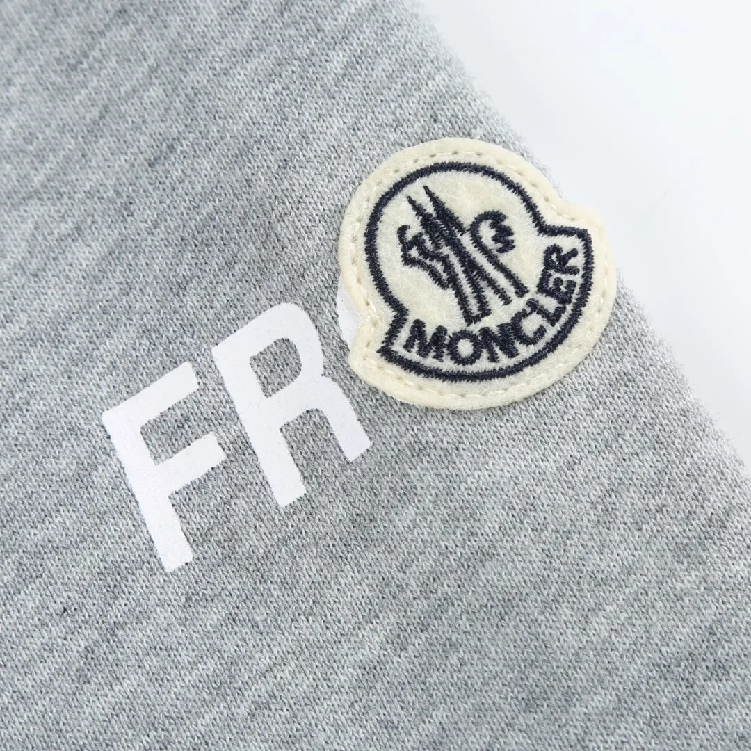 MONCLER ： ， ， ， ， 。 ， 。 1： 4 ， ， 3 。 ， ， 。 2： 2*2 ， ， ， ， ， 。 2： ， ， ， ， 。 ： 3 SIZE:S M L XL ：D 070